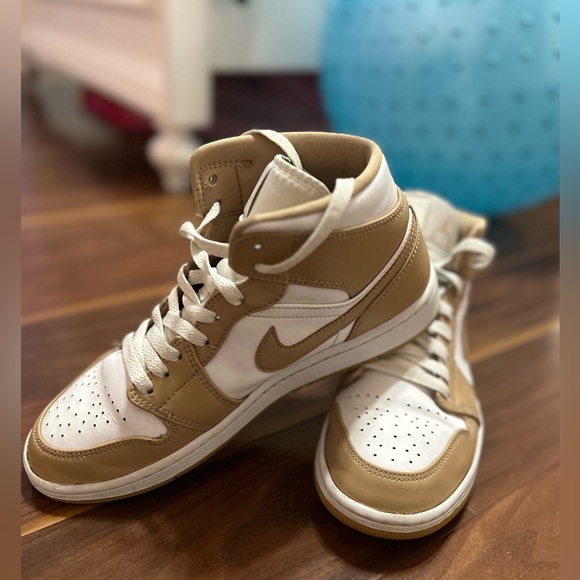 Jordan 1 Mid Tan Gum 554724-271 - Picture 3 of 4